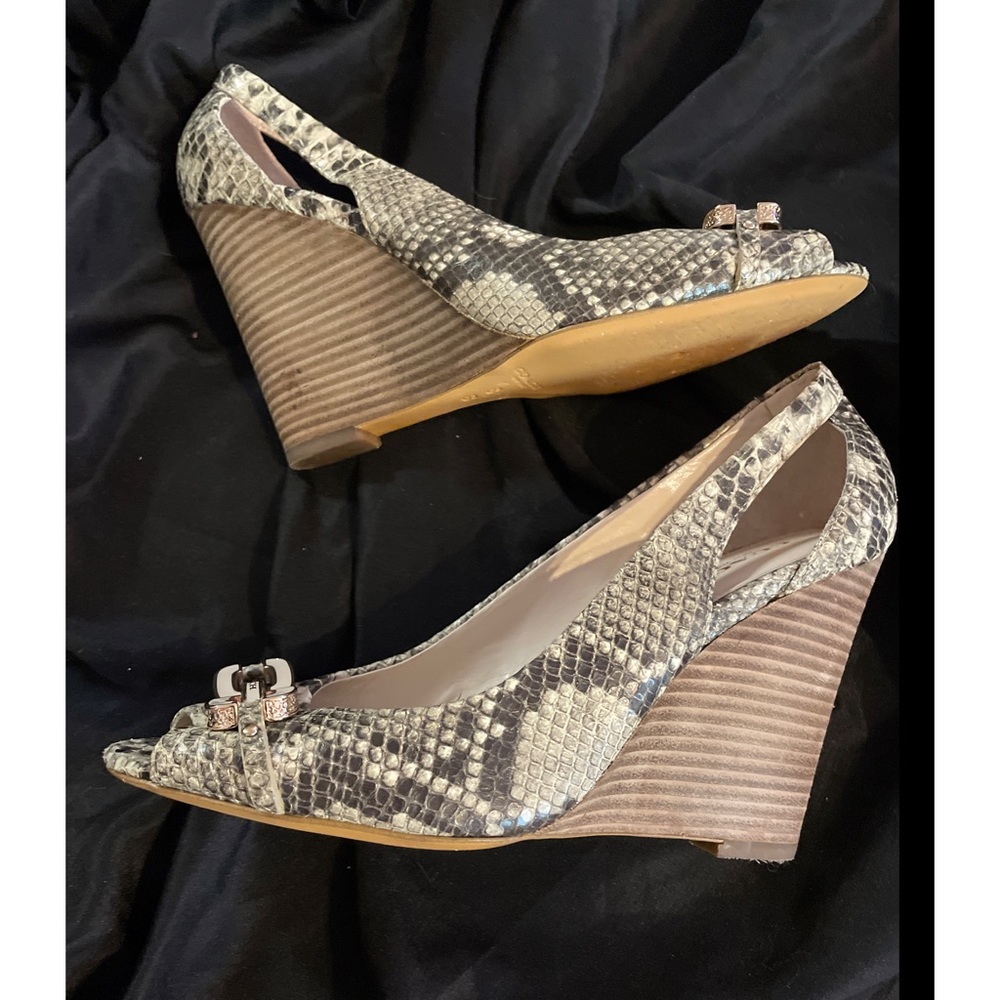 Coach  Larchmont skin wedge heels A 4868 Sz 8B